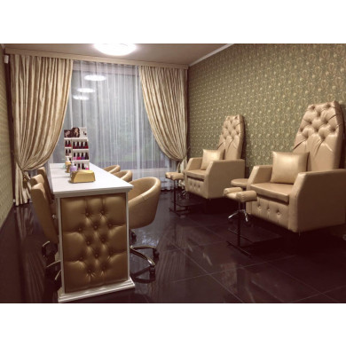 Маникюрный стол с каретной стяжкой Dalli